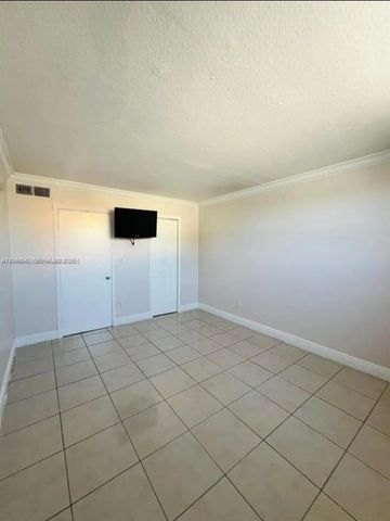 606 W 81st St 224, Hialeah, FL 33014