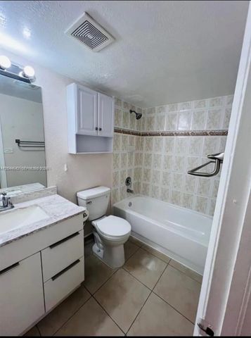 606 W 81st St 224, Hialeah, FL 33014