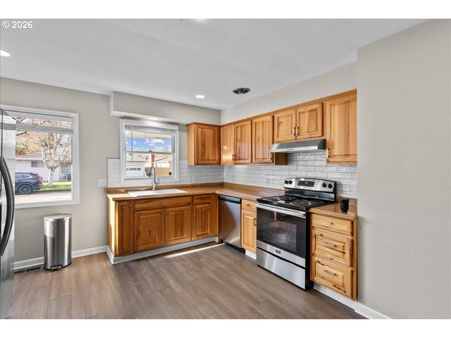 1725 GRANT St Ne, Salem, OR 97301