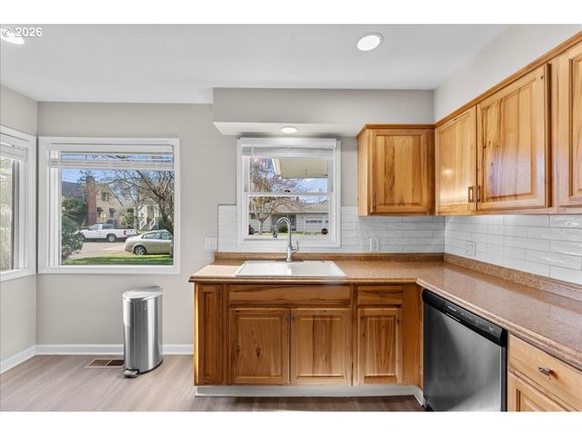 1725 GRANT St Ne, Salem, OR 97301