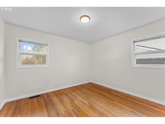 1725 GRANT St Ne, Salem, OR 97301