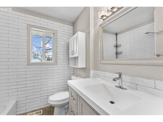 1725 GRANT St Ne, Salem, OR 97301