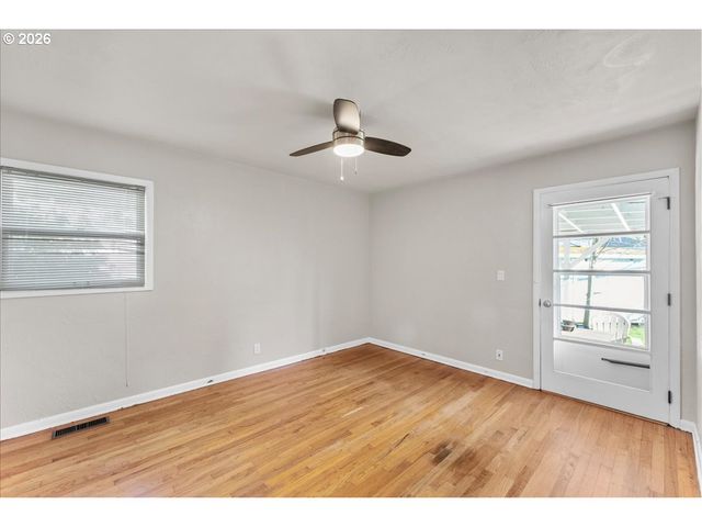 1725 GRANT St Ne, Salem, OR 97301