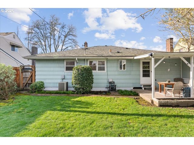 1725 GRANT St Ne, Salem, OR 97301