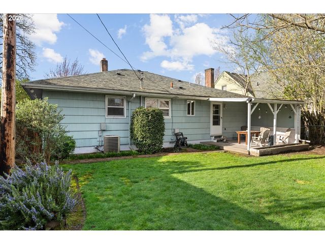 1725 GRANT St Ne, Salem, OR 97301