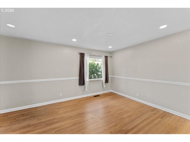 1725 GRANT St Ne, Salem, OR 97301