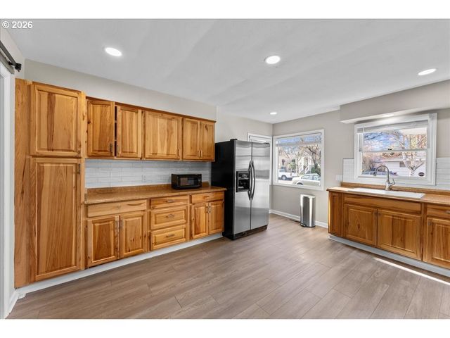 1725 GRANT St Ne, Salem, OR 97301