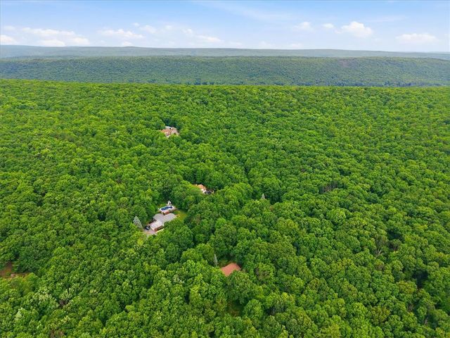 520 Highland Hill Road, Jim Thorpe Boro, PA 18235