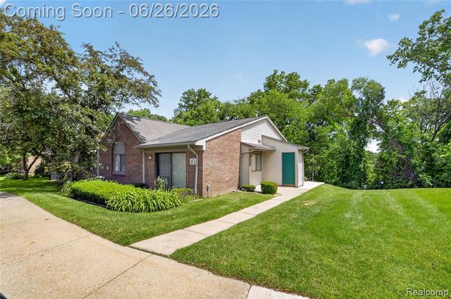 378 Spring Brooke Drive 40, Brighton, MI 48116
