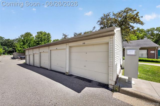 378 Spring Brooke Drive 40, Brighton, MI 48116