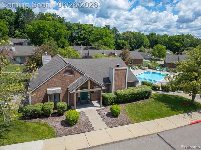 378 Spring Brooke Drive 40, Brighton, MI 48116