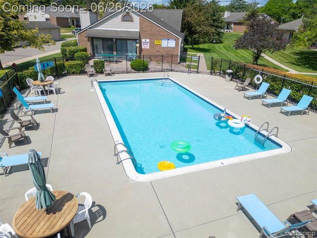 378 Spring Brooke Drive 40, Brighton, MI 48116