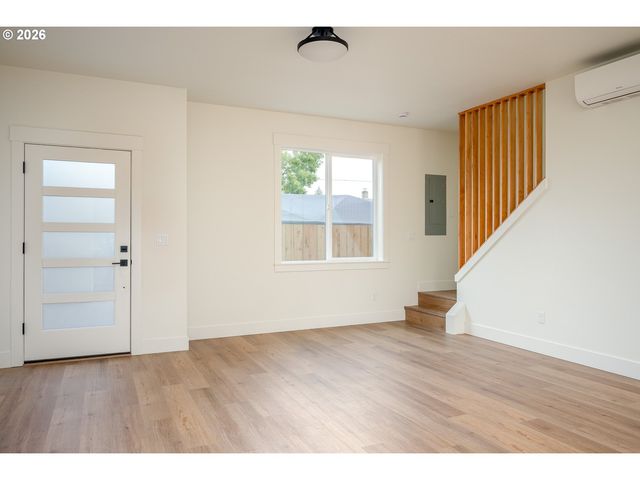 1126 Ne 84th Ave, Portland, OR 97220