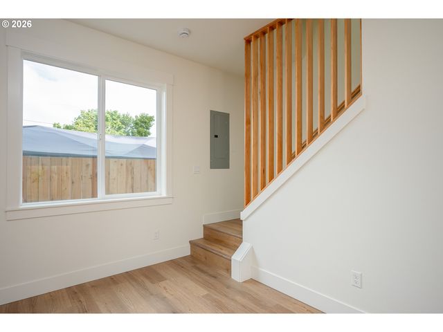 1126 Ne 84th Ave, Portland, OR 97220