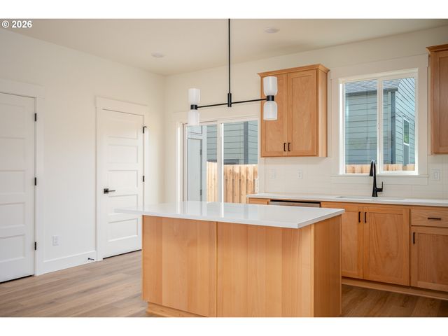 1126 Ne 84th Ave, Portland, OR 97220