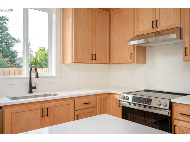 1126 Ne 84th Ave, Portland, OR 97220