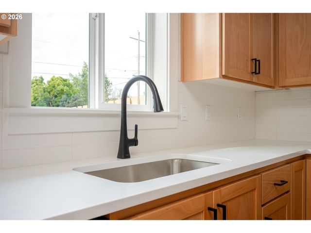 1126 Ne 84th Ave, Portland, OR 97220