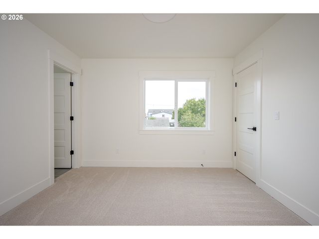 1126 Ne 84th Ave, Portland, OR 97220