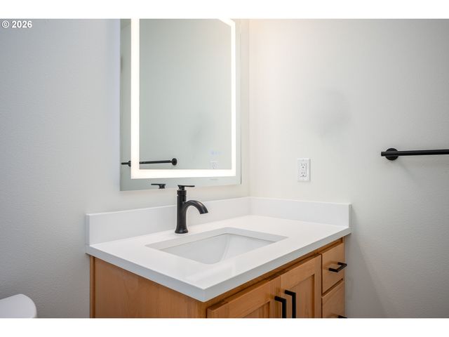 1126 Ne 84th Ave, Portland, OR 97220