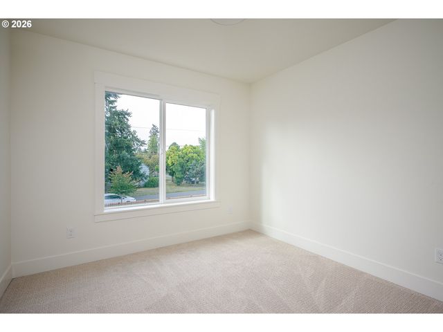 1126 Ne 84th Ave, Portland, OR 97220