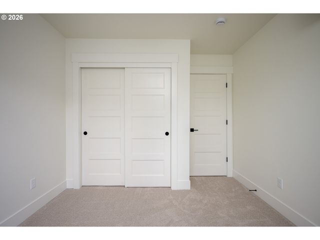 1126 Ne 84th Ave, Portland, OR 97220