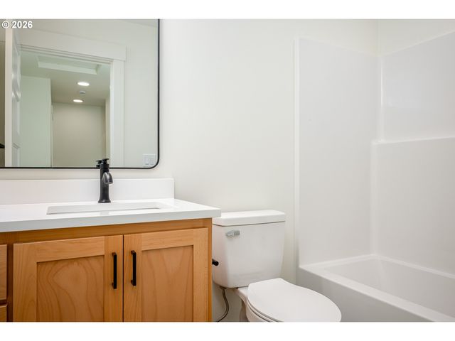 1126 Ne 84th Ave, Portland, OR 97220