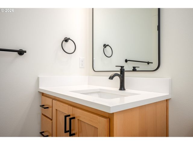 1126 Ne 84th Ave, Portland, OR 97220