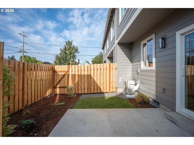 1126 Ne 84th Ave, Portland, OR 97220