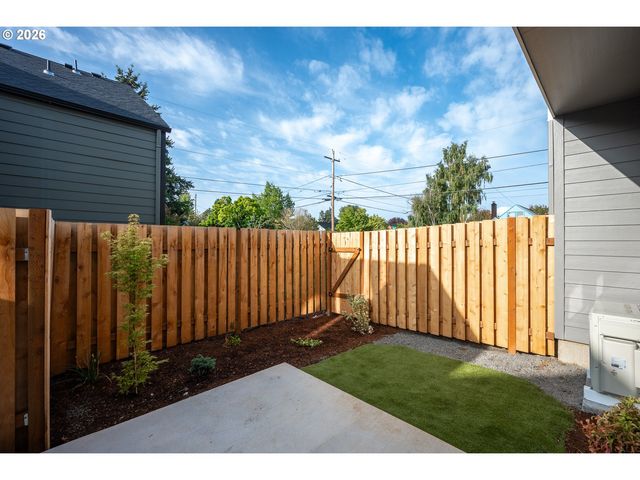1126 Ne 84th Ave, Portland, OR 97220