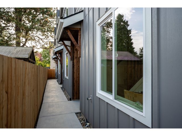 1126 Ne 84th Ave, Portland, OR 97220