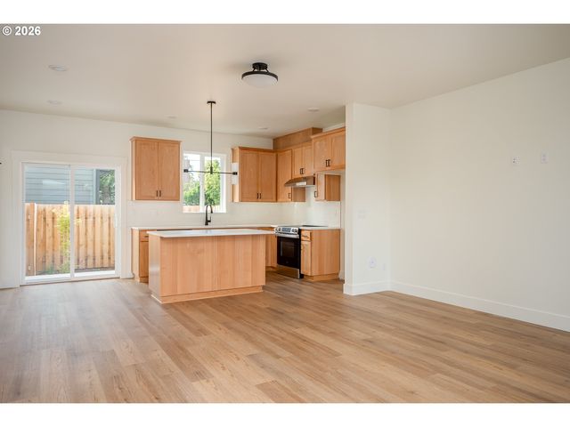 1126 Ne 84th Ave, Portland, OR 97220
