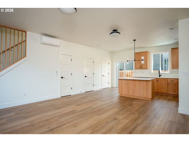 1126 Ne 84th Ave, Portland, OR 97220
