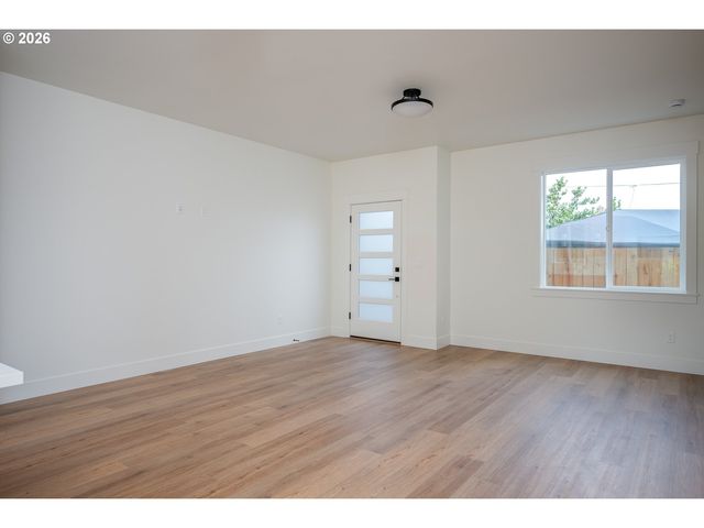 1126 Ne 84th Ave, Portland, OR 97220