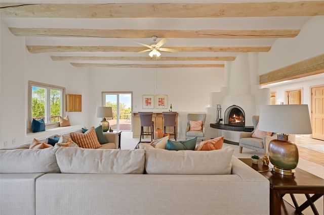 206 Calle Melitta, Santa Fe, NM 87505
