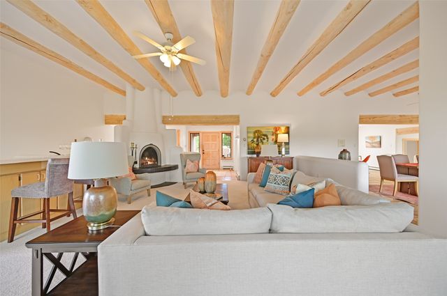 206 Calle Melitta, Santa Fe, NM 87505
