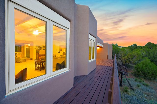 206 Calle Melitta, Santa Fe, NM 87505
