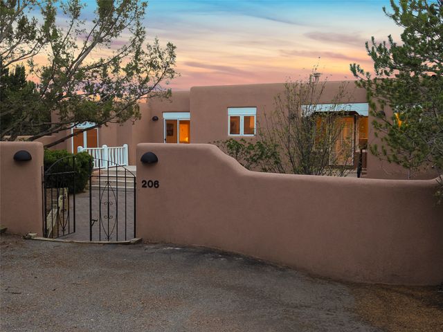 206 Calle Melitta, Santa Fe, NM 87505