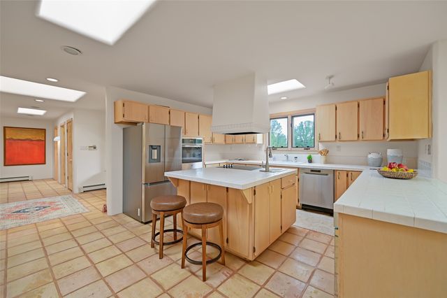 206 Calle Melitta, Santa Fe, NM 87505