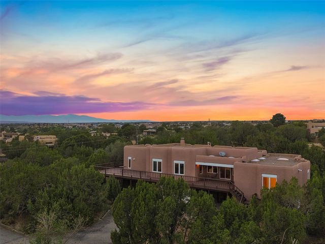 206 Calle Melitta, Santa Fe, NM 87505