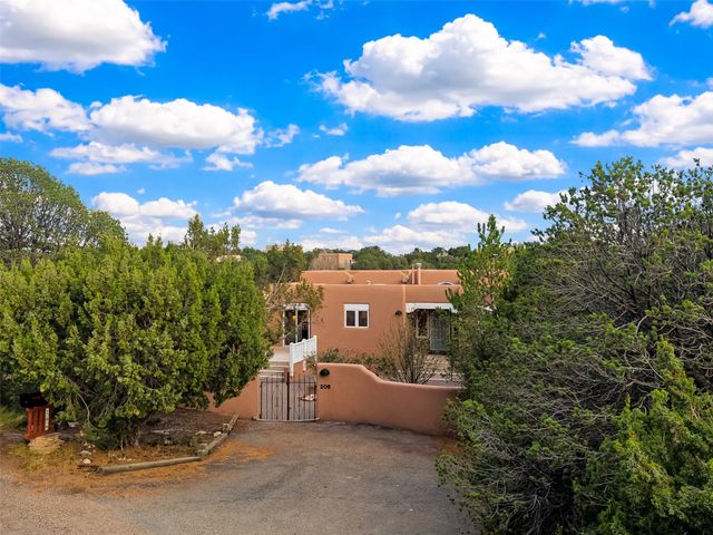 206 Calle Melitta, Santa Fe, NM 87505