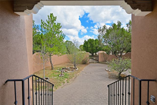 206 Calle Melitta, Santa Fe, NM 87505