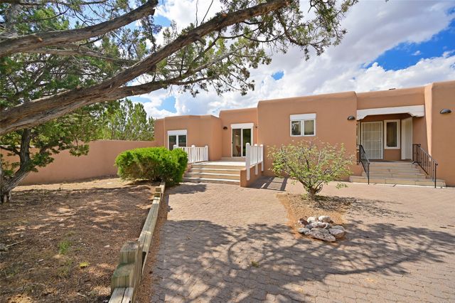 206 Calle Melitta, Santa Fe, NM 87505
