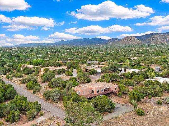 206 Calle Melitta, Santa Fe, NM 87505