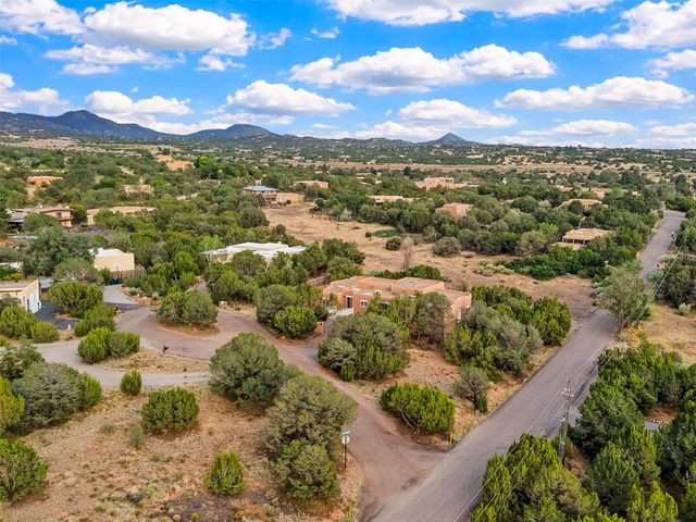 206 Calle Melitta, Santa Fe, NM 87505
