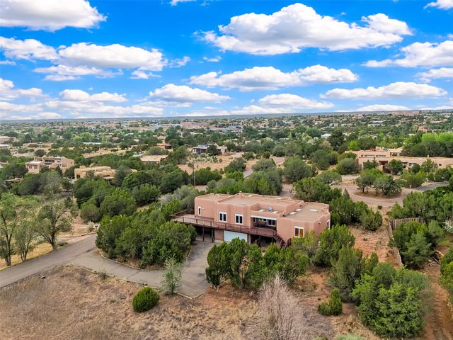 206 Calle Melitta, Santa Fe, NM 87505