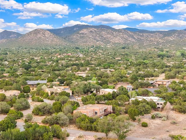 206 Calle Melitta, Santa Fe, NM 87505