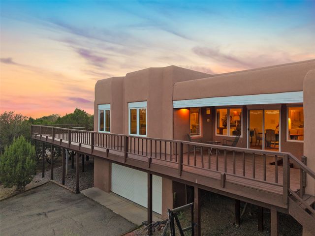 206 Calle Melitta, Santa Fe, NM 87505