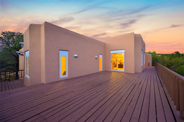 206 Calle Melitta, Santa Fe, NM 87505