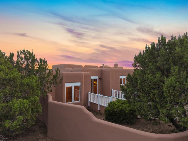 206 Calle Melitta, Santa Fe, NM 87505