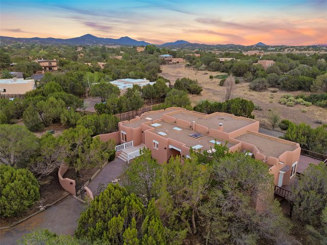 206 Calle Melitta, Santa Fe, NM 87505